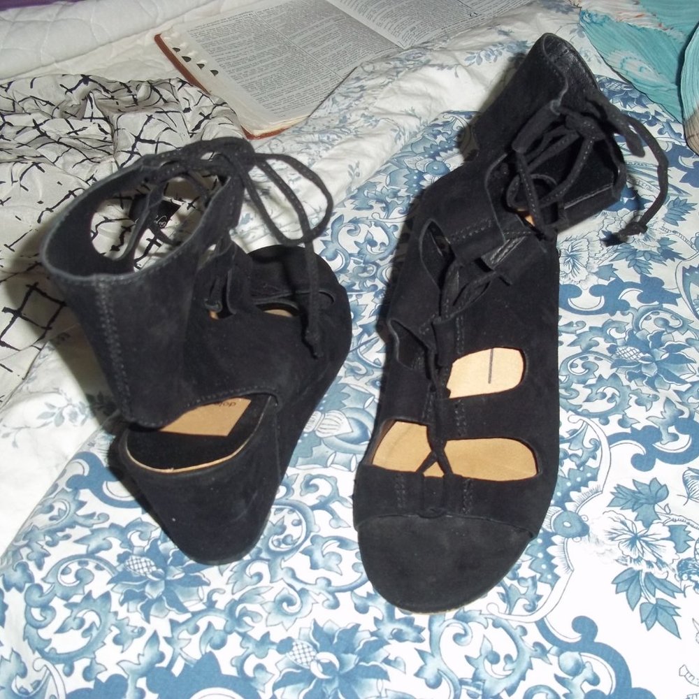 SANDLES - Picture 4 of 6